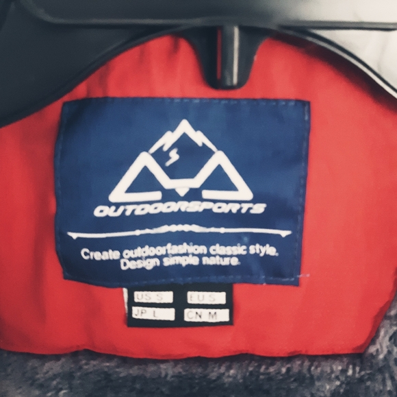 Men's Red Winter Coat Size Small - Picture 6 of 6